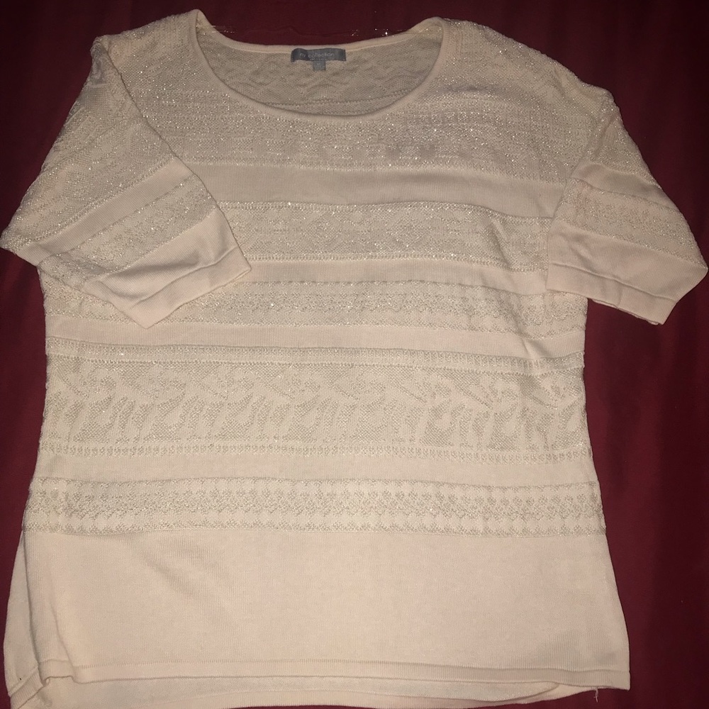 Short sleeve sweater top with gold thread detail